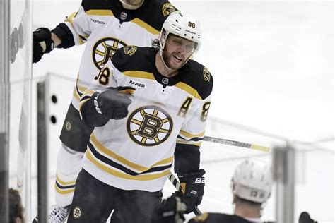 Pastrnak has hat trick, Bruins beat Penguins 4-3